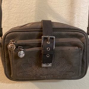 Designal crossbody